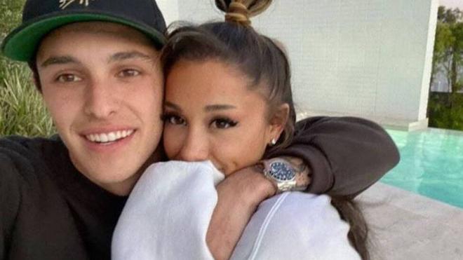 Ariana-grande-Dalton-Gomez