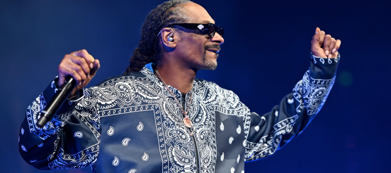 SNOOP DOGG ACQUIRES DEATH ROW RECORDS
